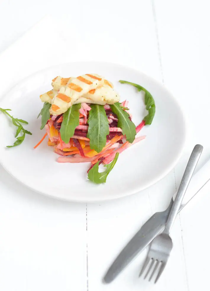 rauwe bietensalade met halloumi-