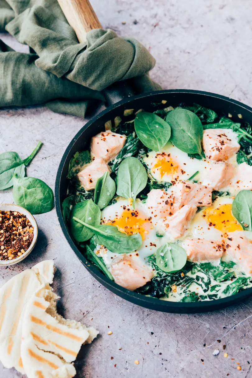 Shakshuka met zalm - snelle avondmaaltijd