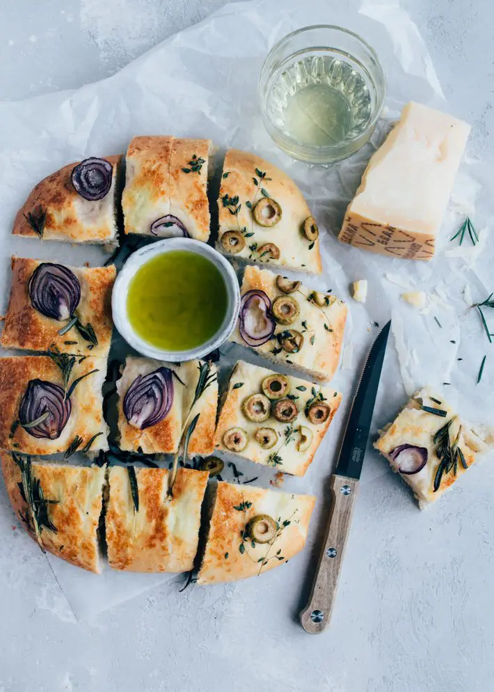 Focaccia Art met verse kruiden