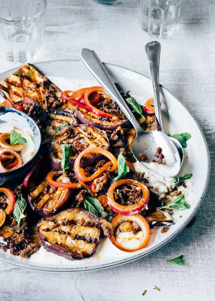 Honing gehakt met gegrilde aubergines