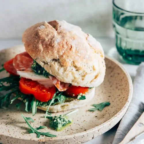 Italiaans broodje met mozzarella
