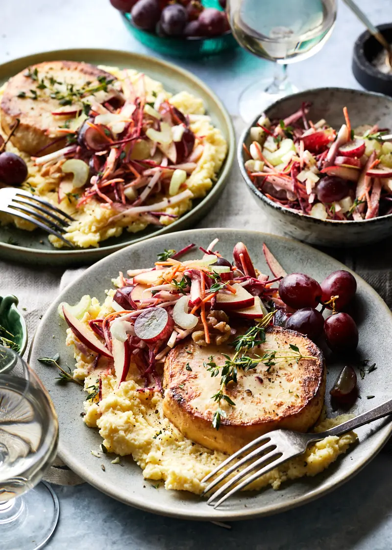 Knolselderij steak met Waldorf-salade