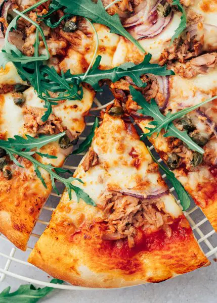 pizza met tonijn