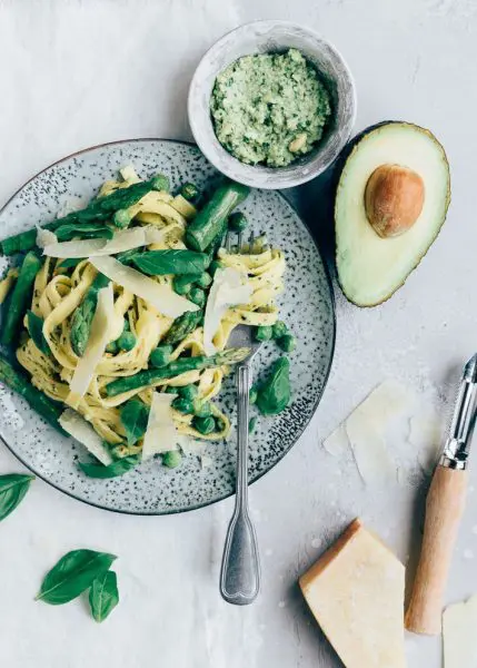 Pasta met avocadopesto recept
