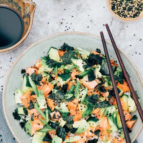 Sushi bowl met zalm
