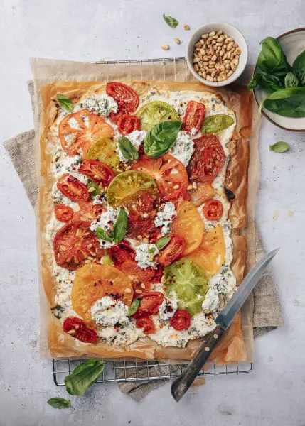 Filodeeg plaattaart met tomaten tomatentaart
