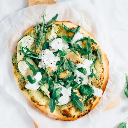 Veggie pizza met courgette en burrata