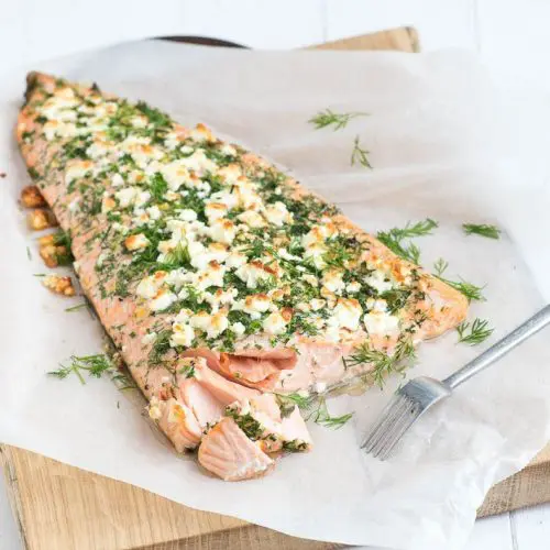 hele zalm met kruidenkorst