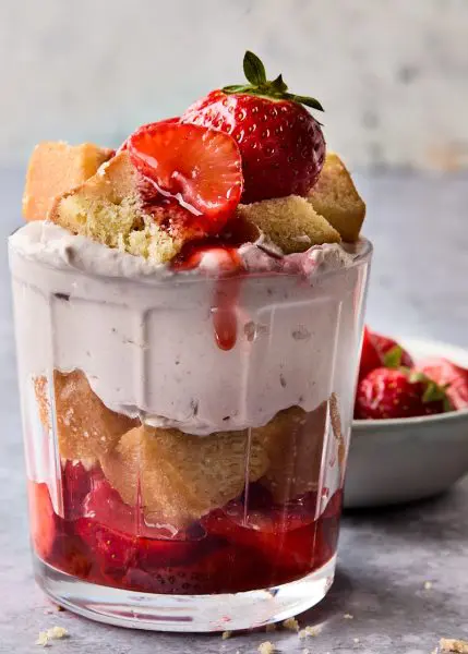 trifle met Aardbeien