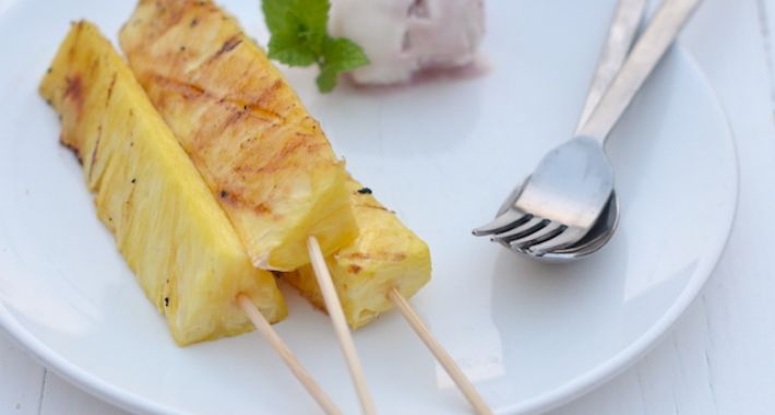 BBQ is on: Gegrilde ananas met yoghurtijs