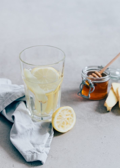 Verse gemberthee met citroen en honing