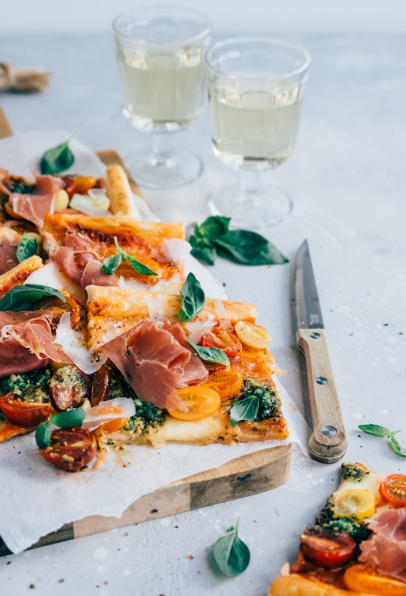 Plaattaart met prosciutto