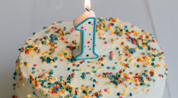 Spiksplinternieuw Confetti taart voor Merlijn zijn 1e verjaardag - Uit Pauline's Keuken AL-67