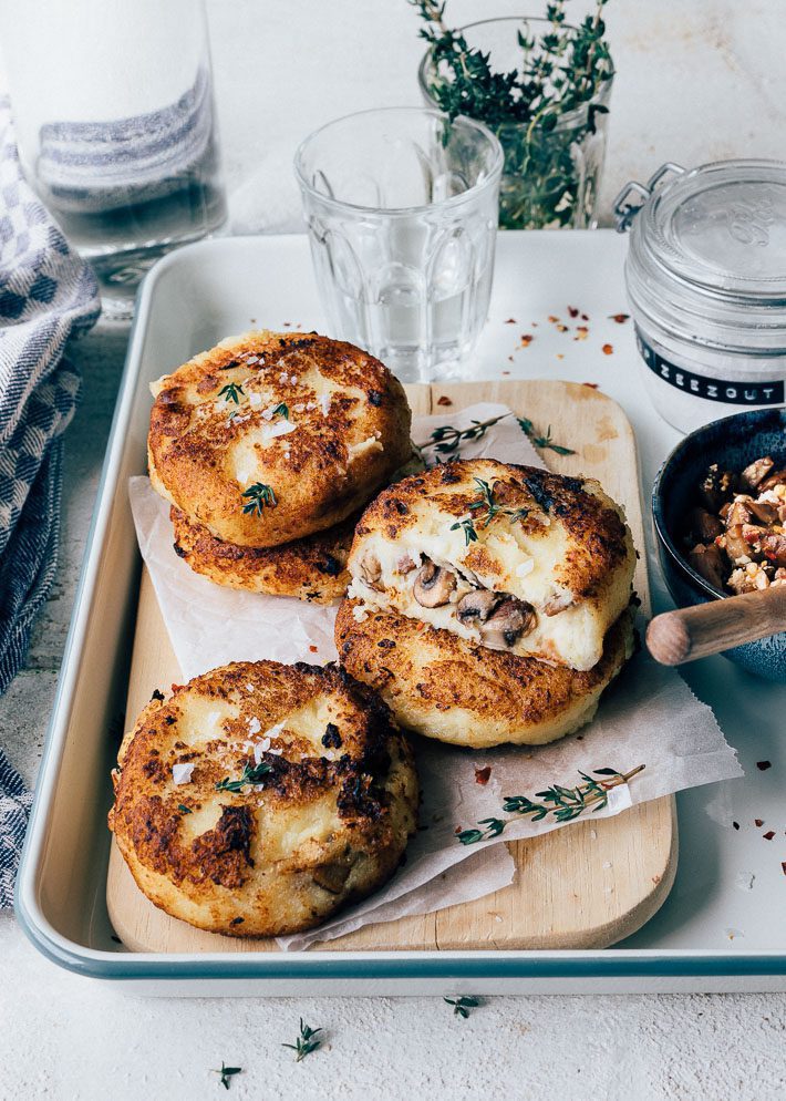 Aardappelcakes met champignons, ham en kaas