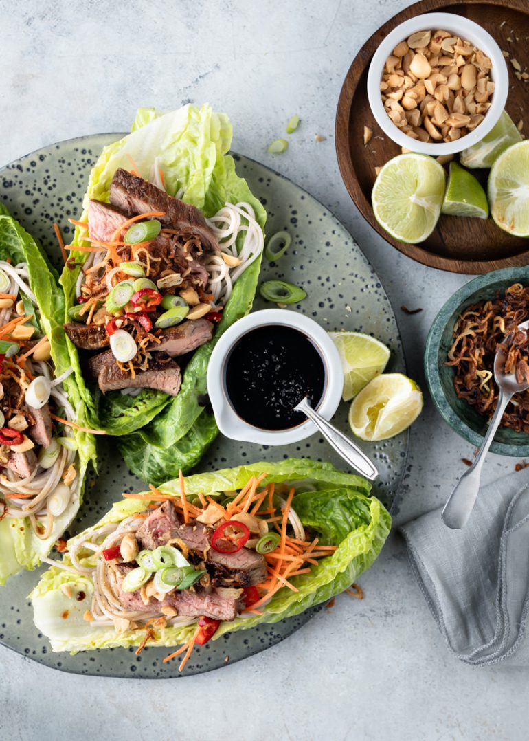 Vietnamese sla wraps met biefstuk