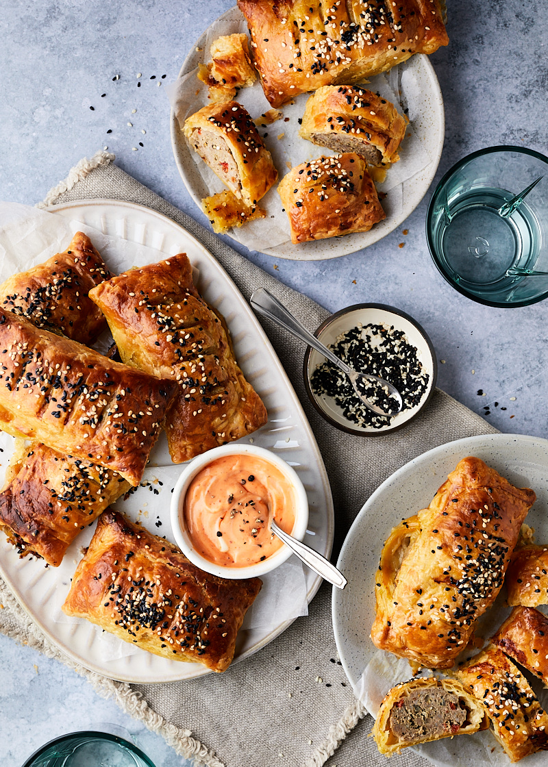 Indische saucijzenbroodjes