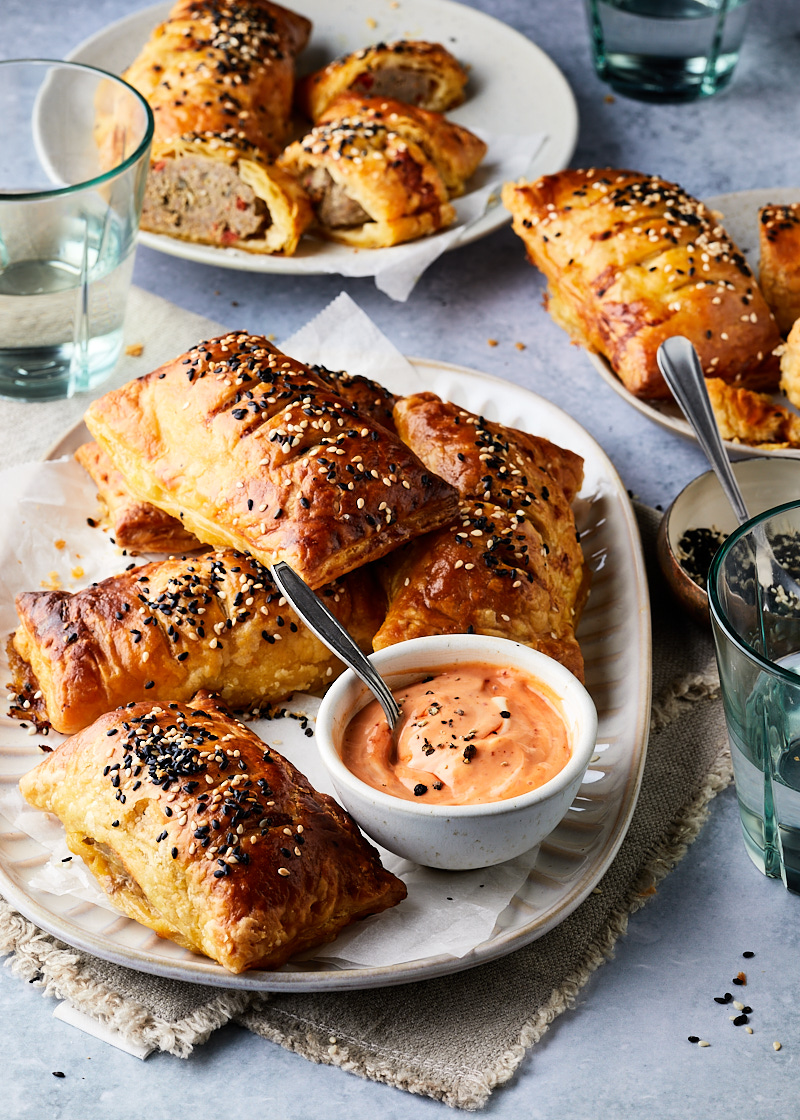 Indische saucijzenbroodjes