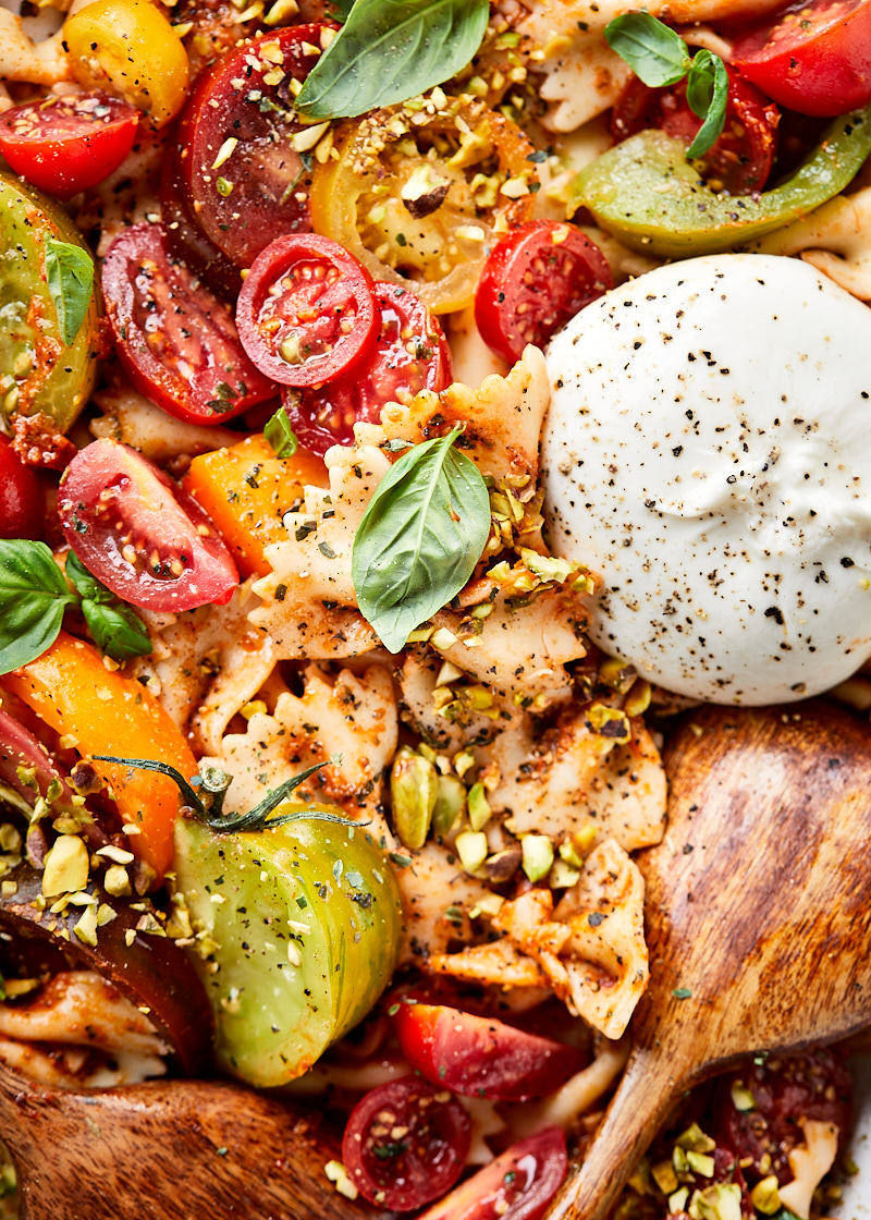 Koude pastasalade met rode pesto