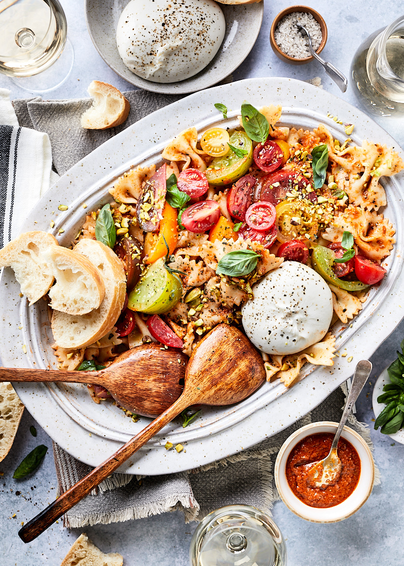 Pastasalade met rode pesto