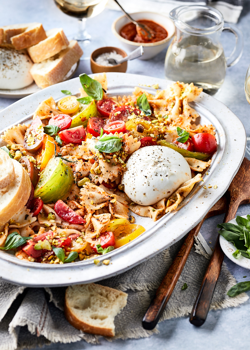 Pastasalade met rode pesto