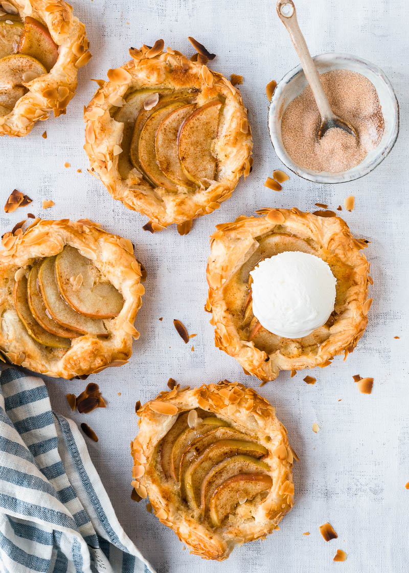 Mini appeltaartjes van bladerdeeg