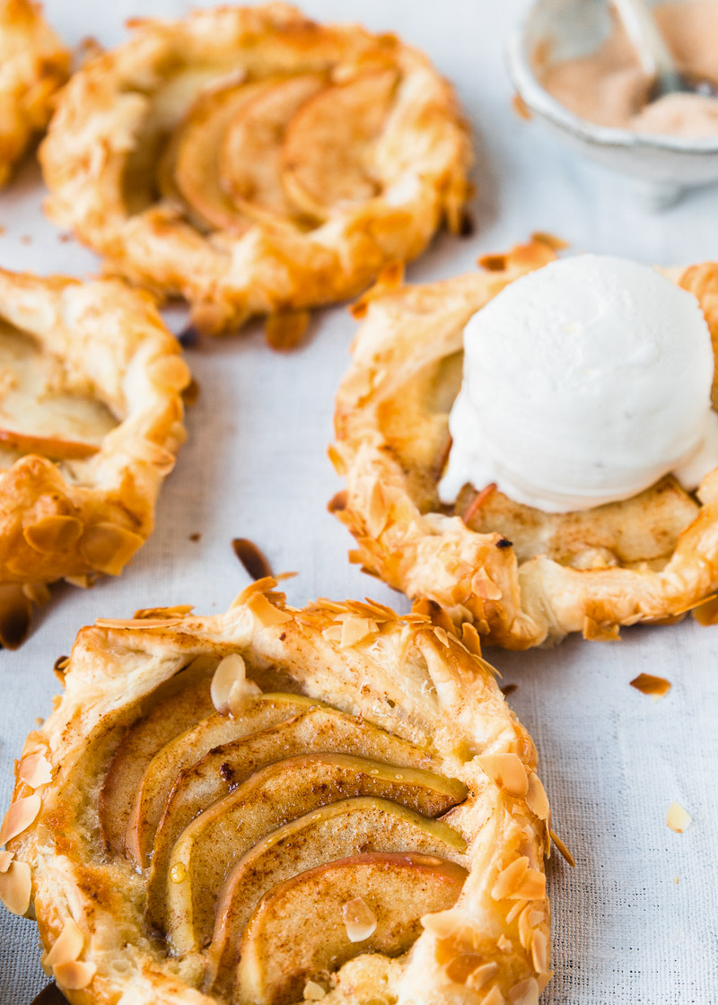 Mini appeltaartjes van bladerdeeg