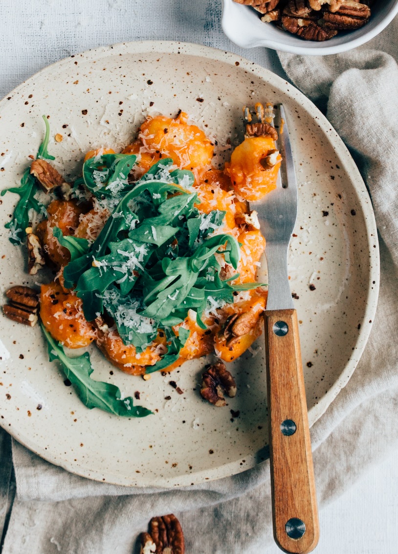 vegetarische gnocchi met pompoensaus