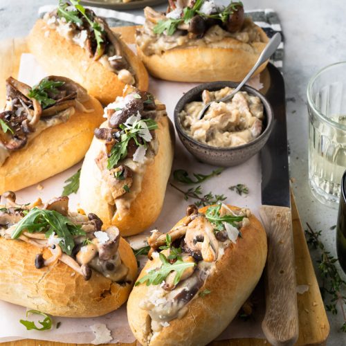 Broodjes gevuld met paddestoelenragout