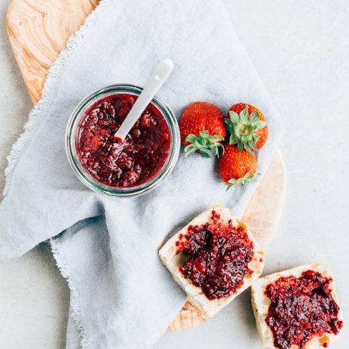 Chia jam met rood fruit