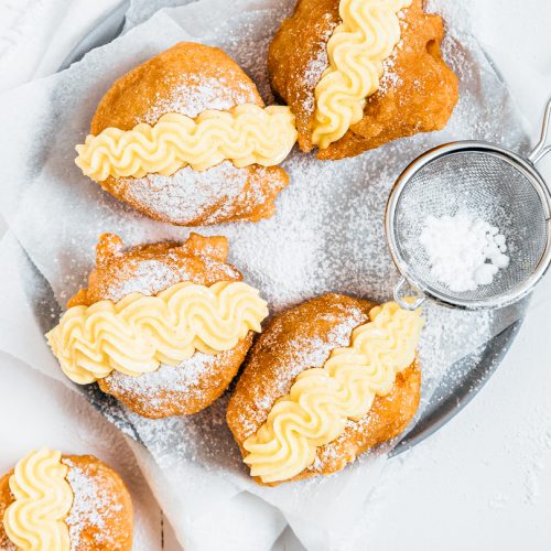 Oliebollen met banketbakkersroom