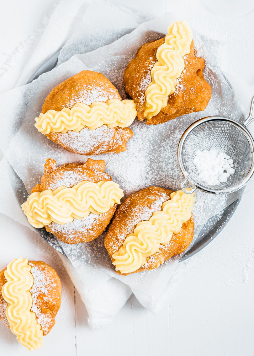 Oliebollen met banketbakkersroom