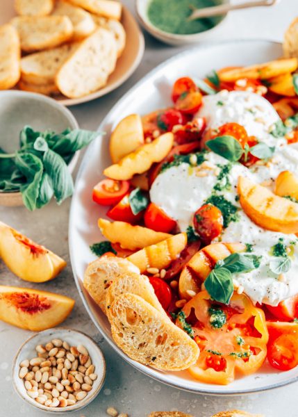 Perzik burrata salade
