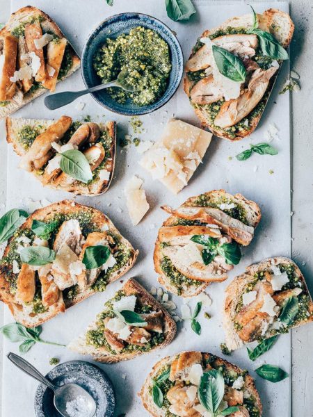 toast met pesto en kip