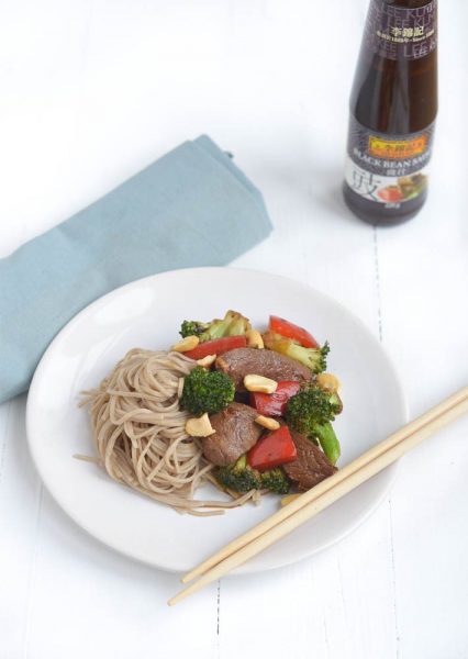 Snelle wok met biefstuk