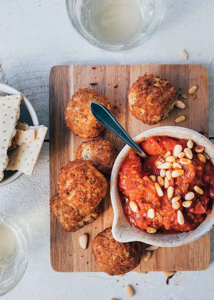 Tomatensausdip met falafel
