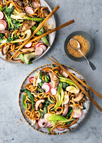 Yaki soba: gebakken noedels met groenten