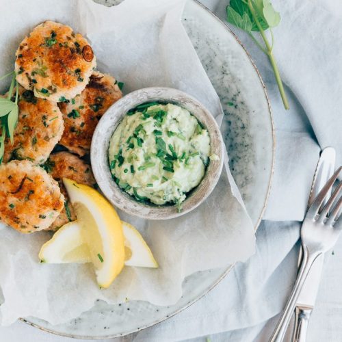 Zalmkoekjes met avocadospread
