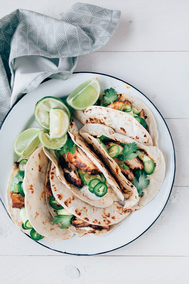Tortilla’s met kip en komkommer pickles