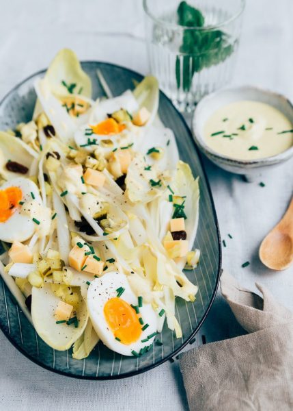 witlofsalade recept - witlofsalade klassiek witlofsalade maken bewaren witlof witlofsalade dressing gezond recept met witlof rauwe witlof