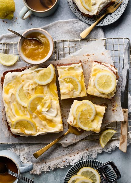 Lemon curd cake
