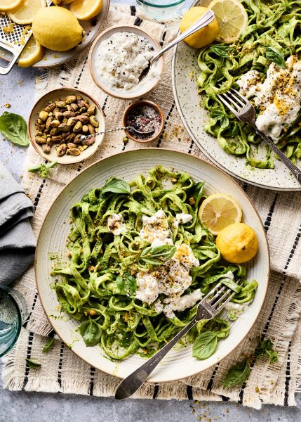 Groene pasta met stracciatella