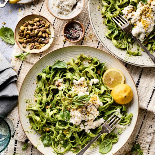Groene pasta met stracciatella